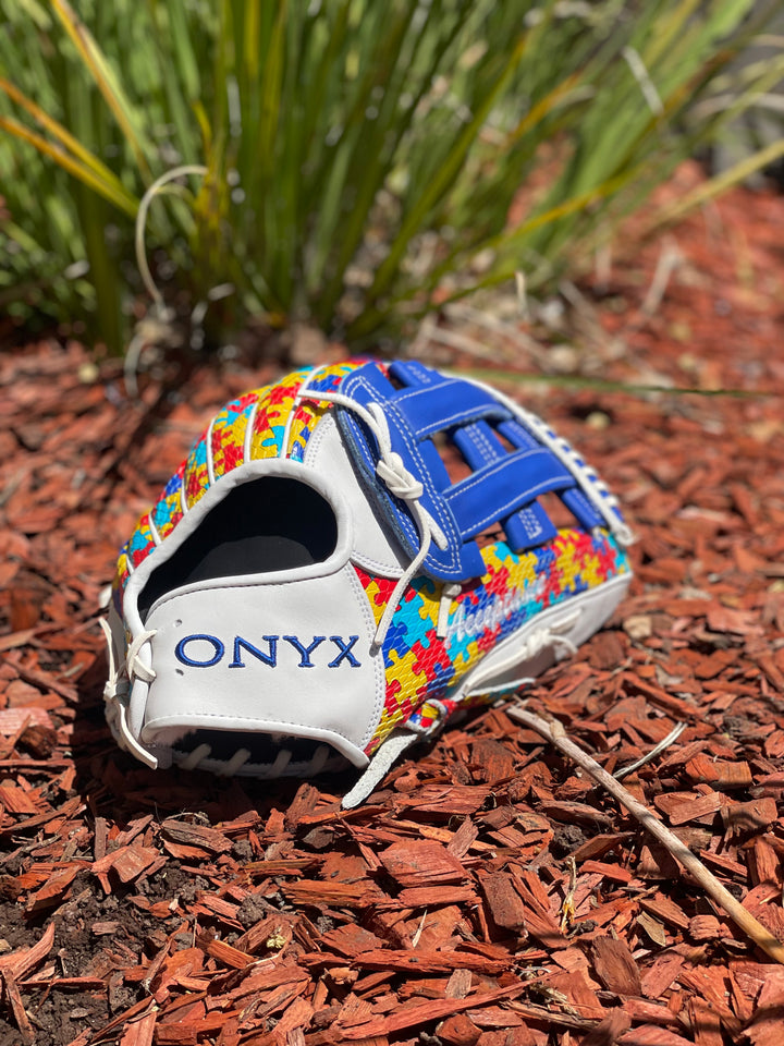 Onyx Fielding Glove - Acceptance