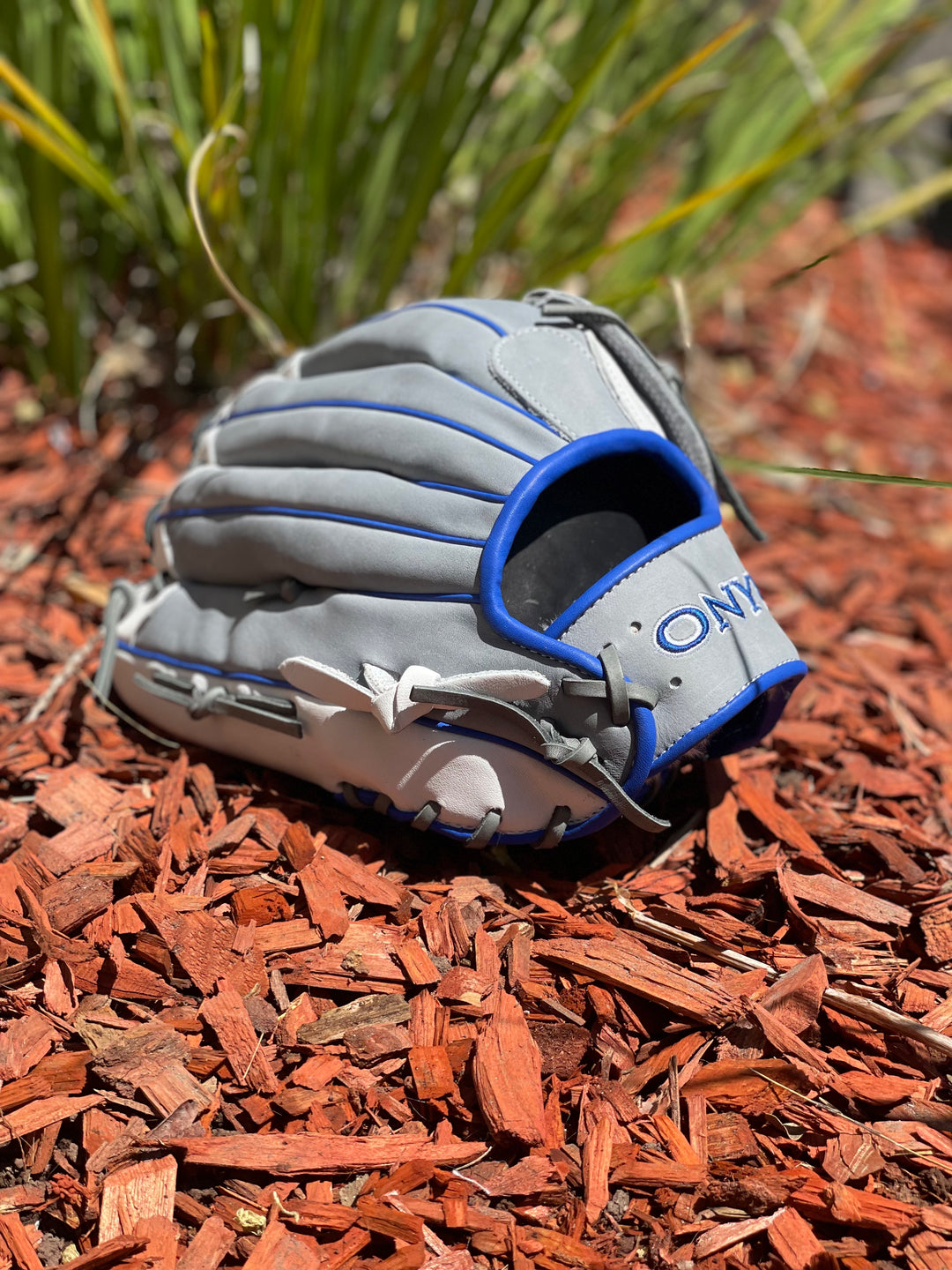 Onyx Fielding Glove - Grey, Royal &amp; White