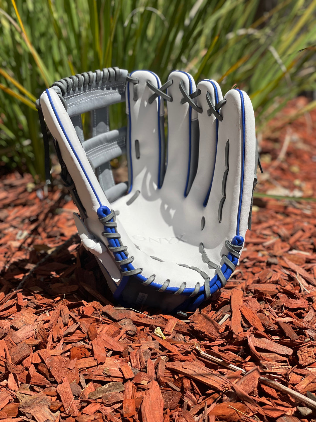 Onyx Fielding Glove - Grey, Royal &amp; White