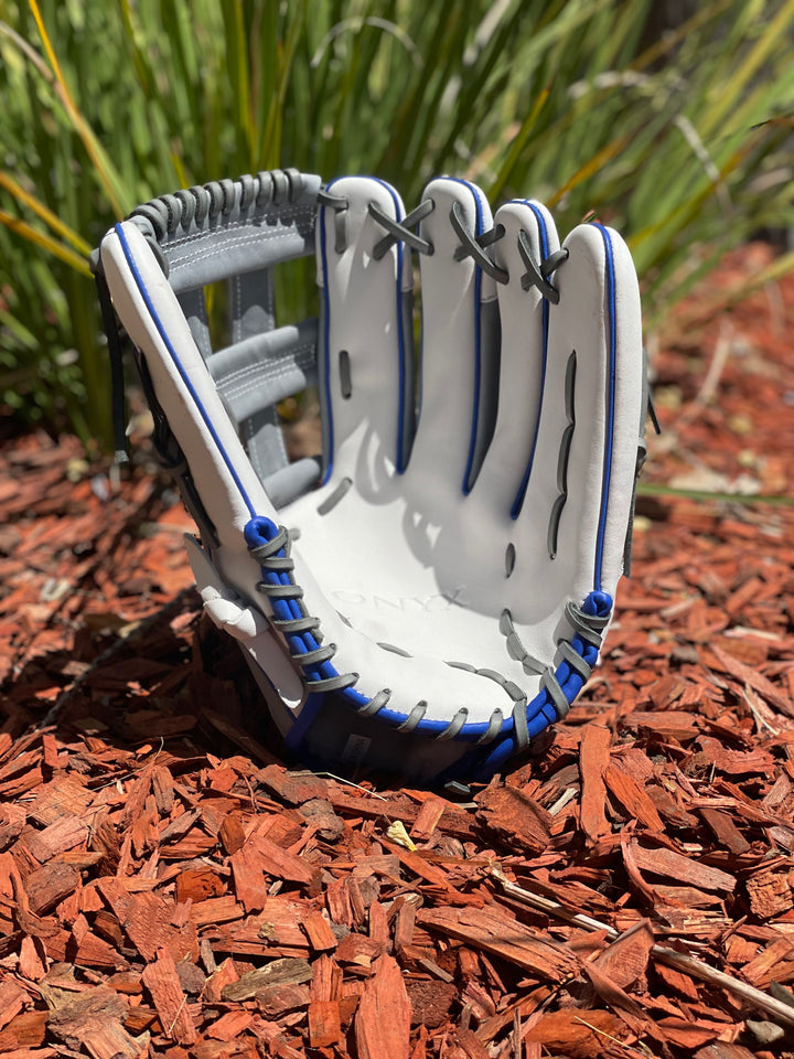Onyx Fielding Glove - Grey, Royal &amp; White